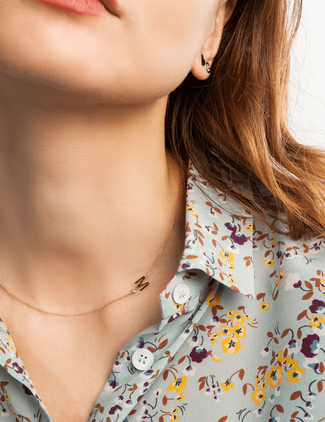 Collana oro giallo con lettera e diamante