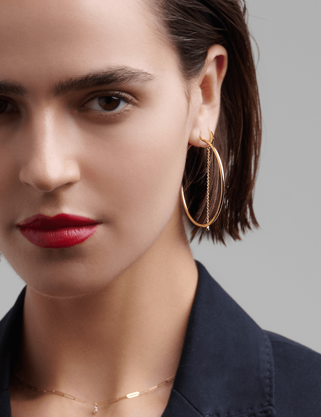 Earrings with chain and light points